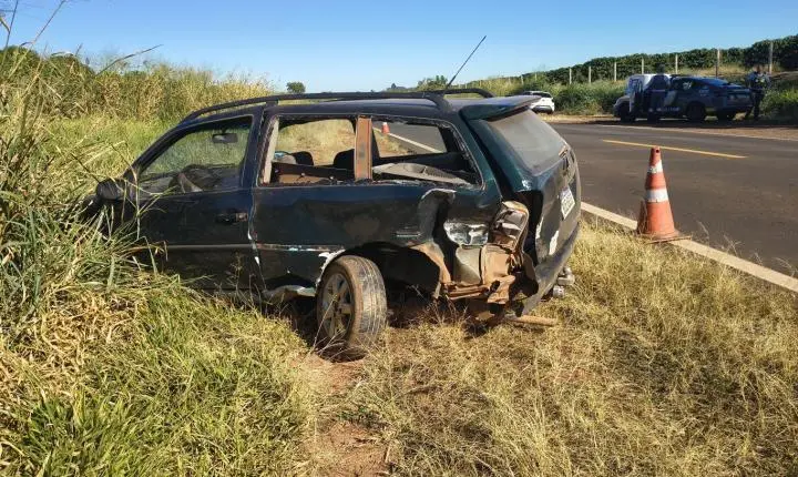 Colisão entre carros na rodovia Irineu Rodrigues Pereira deixa um ferido 