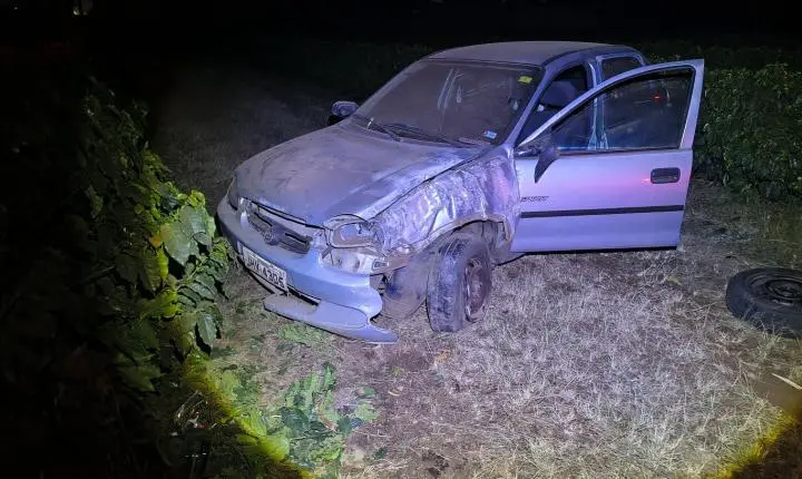 Mãe e filho vão parar em cafezal após capotamento em rodovia 