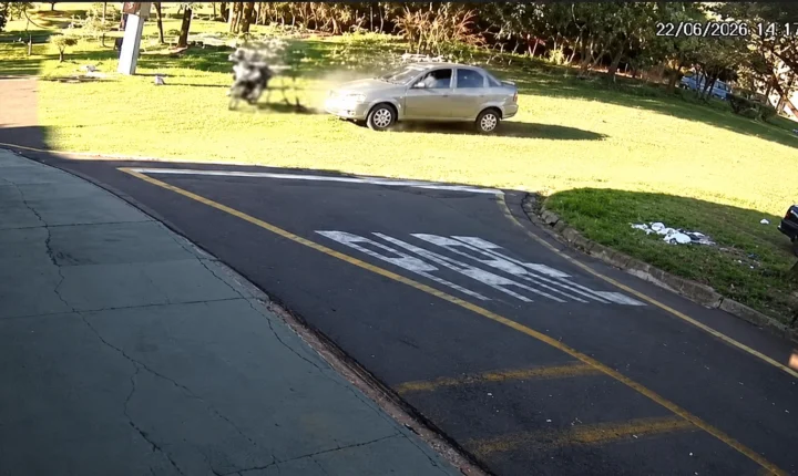 Motociclista tenta fazer conversão e é atingido por carro no Nova Franca