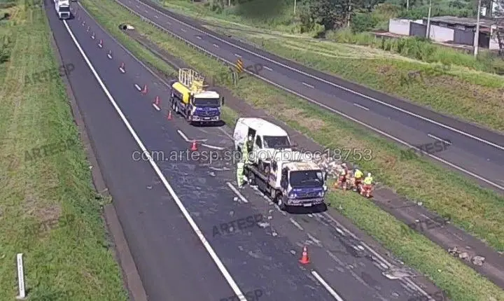 Motorista morre após capotamento de van em Orlândia