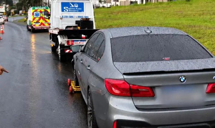 Acidente com BMW mobiliza equipes da Via Paulista na Cândido Portinari 
