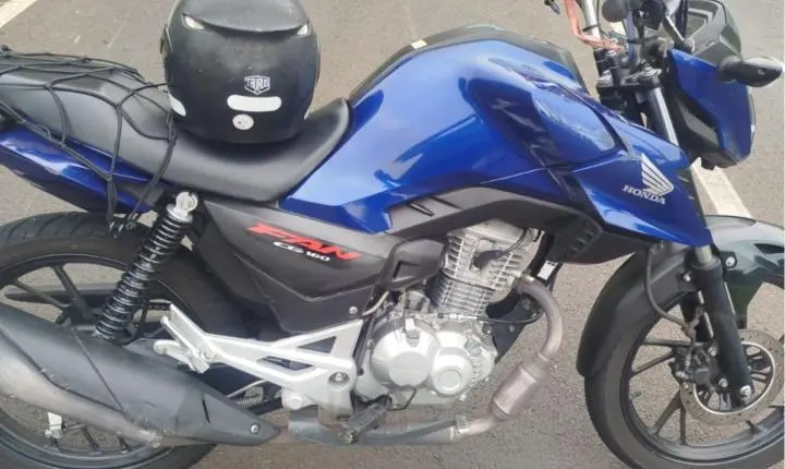 Acidente entre cachorro e moto de aplicativo deixa passageiro ferido