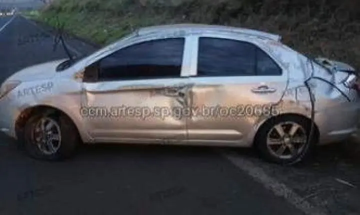 Acidente entre carro, caminhão e bitrem deixa dois feridos na Anhanguera