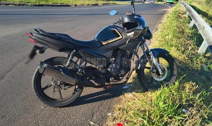 Acidente na alça de acesso do Jardim Guanabara deixa uma pessoa ferida 