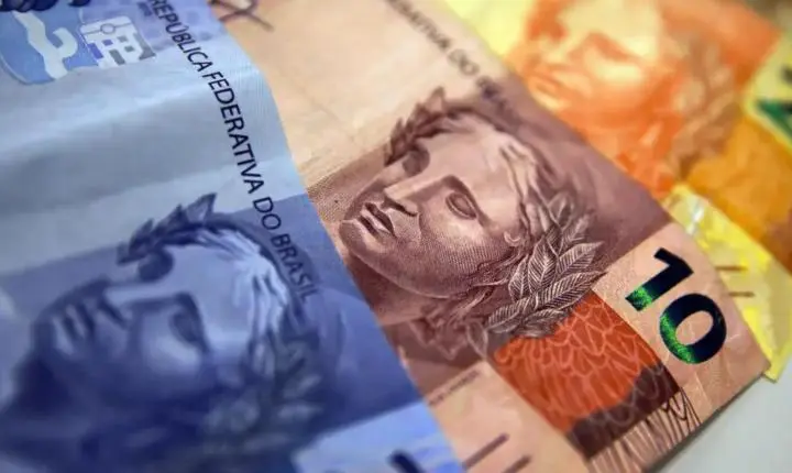 Aposentados e pensionistas do INSS começam a receber 13º nesta sexta