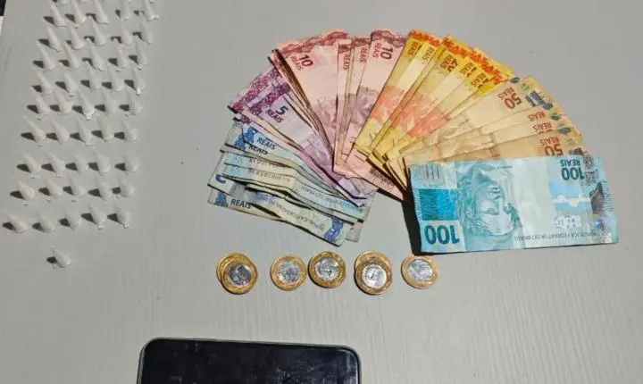 Baep apreende adolescente com 56 pinos de cocaína e mais de R$ 700