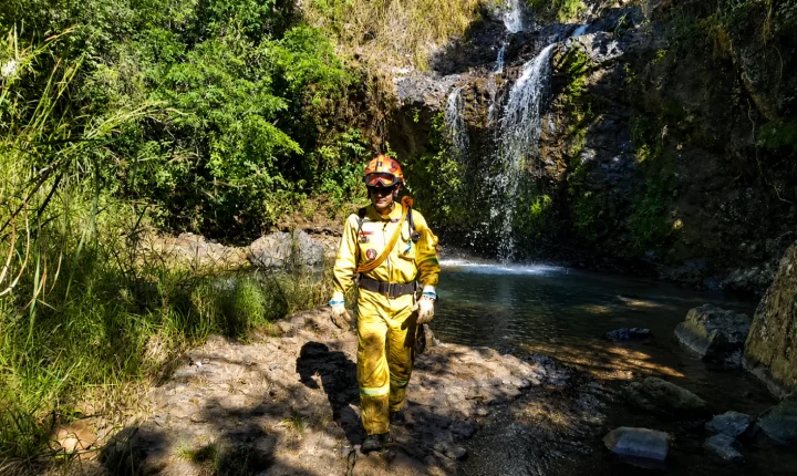 Bombeiros intensificam buscas por Tiago Pereira em cachoeira 