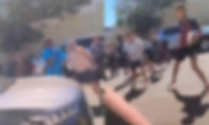 Briga generalizada em frente a escola mobiliza a PM
