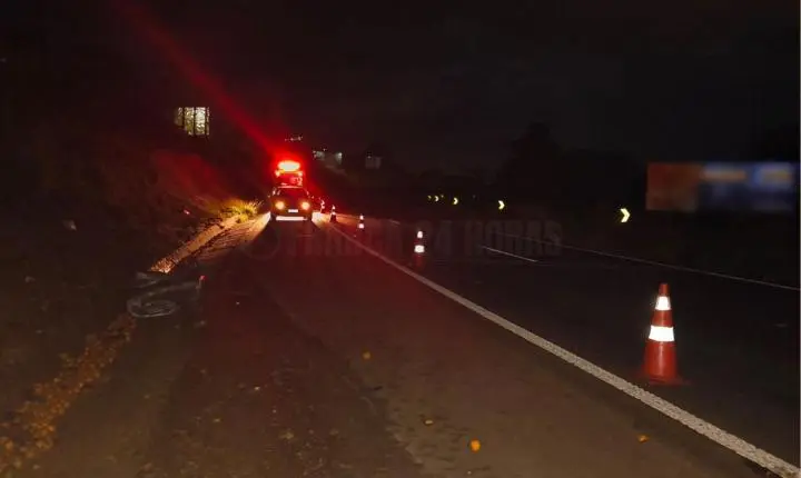 Caminhão carregado com laranjas tomba na rodovia Cândido Portinari 