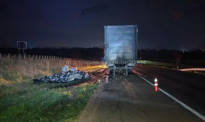 Carreta carregada com 25 toneladas de herbicida pega fogo na Anhanguera