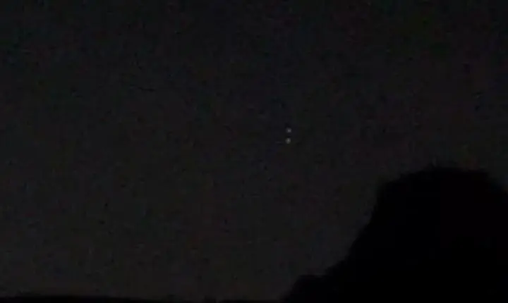 Casal flagra luzes misteriosas no céu em Claraval (MG)