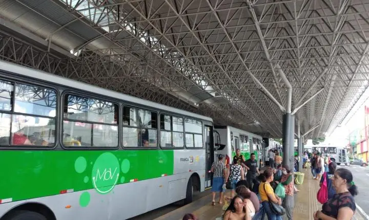 Cinco linhas de ônibus terão mudanças nos horários em Franca