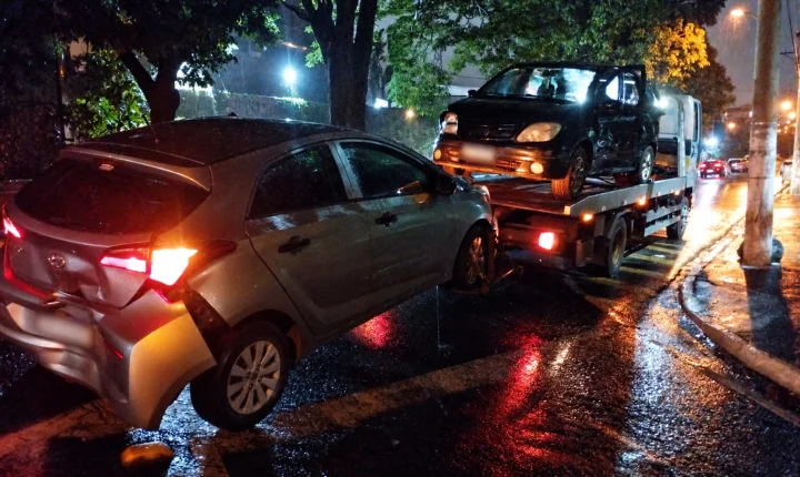 Cinco veículos se envolvem em acidente no Centro de Franca