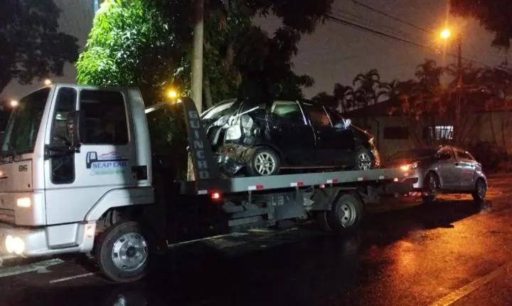 Cinco veículos se envolvem em acidente no Centro de Franca
