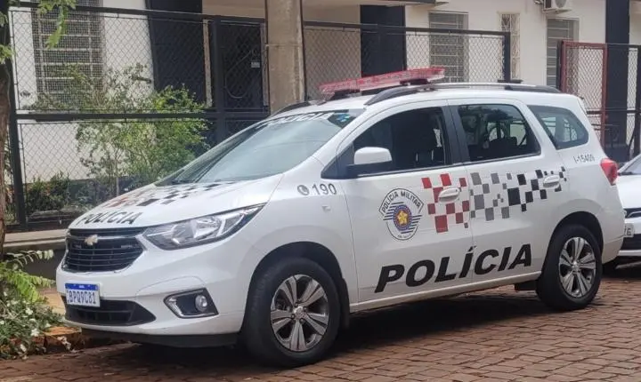 Condenada por roubo de cargas é encontrada debaixo de cama