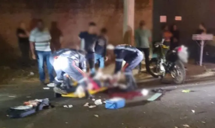 Duas pessoas ficam feridas após colisão entre motos no Luiza II