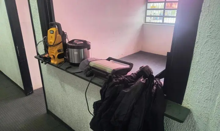 Dupla é detida pela PM após invadir casa e furtar objetos no Vera Cruz