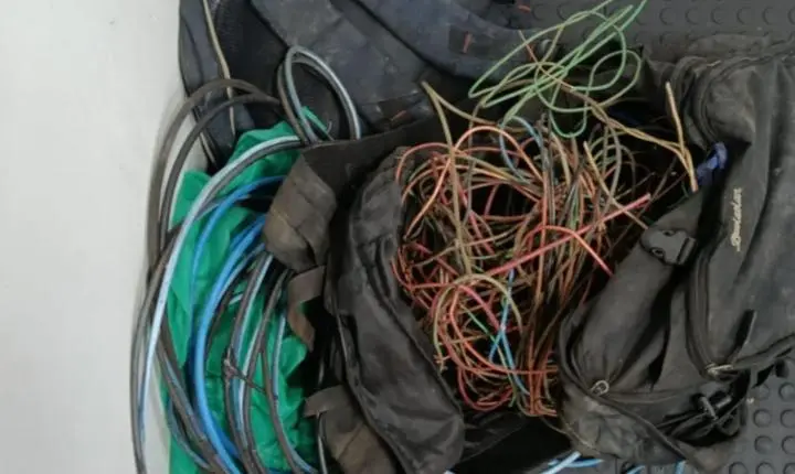 Dupla invade casa desocupada, furta fios e é detida pela GCM