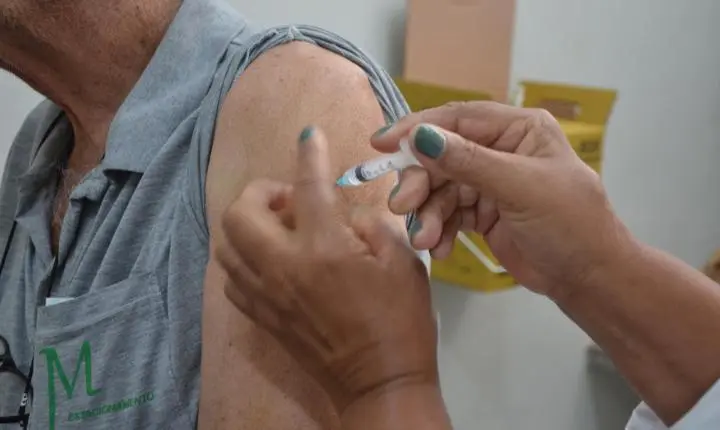 Franca amplia vacinação contra a gripe influenza e convoca população