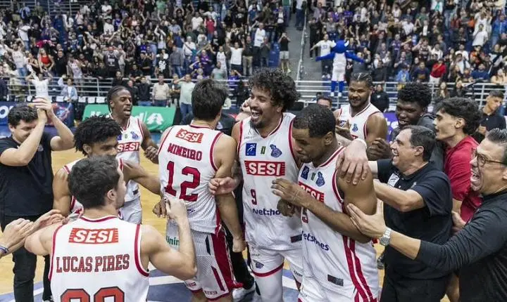 Franca vence Mogi por um ponto e avança à semifinal do NBB 