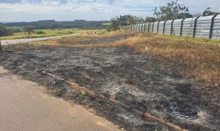 Homem é multado em R$ 13 mil por atear fogo em terreno próximo à Unesp