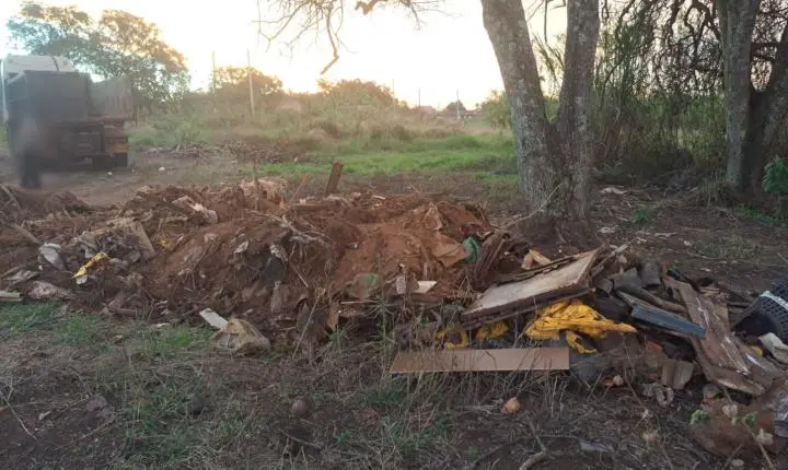 Homem é multado pela GCM em R$ 4,3 mil por descarte irregular de entulho