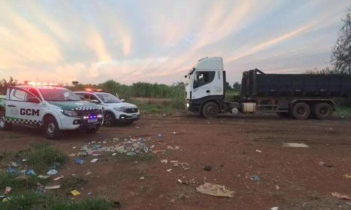Homem é multado pela GCM em R$ 4,3 mil por descarte irregular de entulho