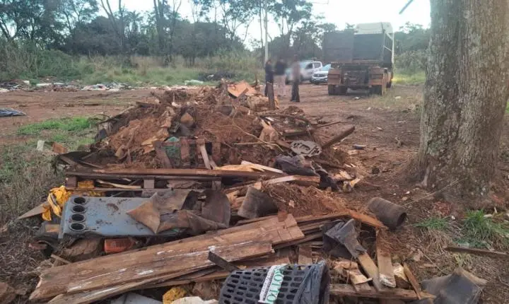 Homem é multado pela GCM em R$ 4,3 mil por descarte irregular de entulho