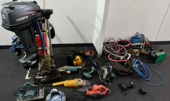 Homem é preso com várias ferramentas após ser denunciado pela mulher