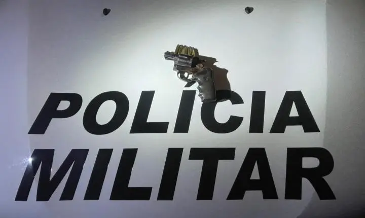 Homem é preso em flagrante com revólver durante festa em Aramina