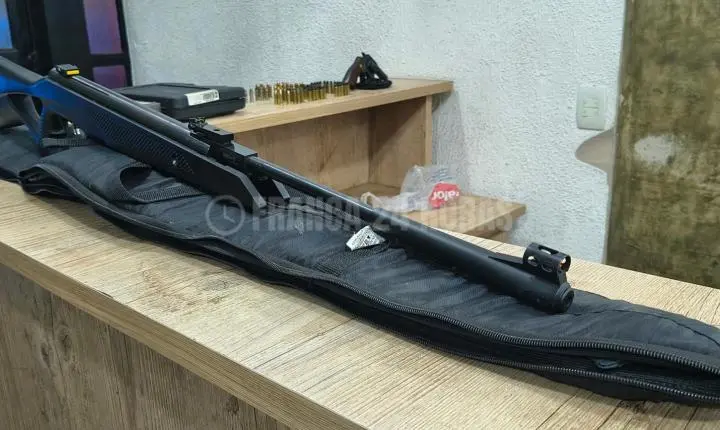 Homem é preso pela PM com duas armas após ameaçar a mulher em Franca 