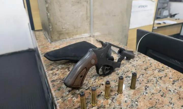 Homem é preso por porte ilegal de arma de fogo na Rio Negro e Solimões 