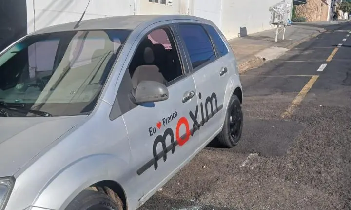 Homem furta bateria e objetos de carro de aplicativo na vila Chico Júlio
