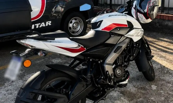 Homem tenta fugir com moto furtada, mas é preso pela PM
