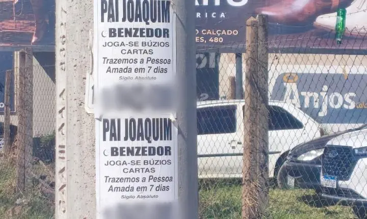 Homens são detidos pela GCM por colarem cartazes do 