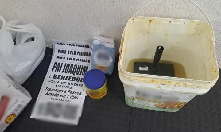 Homens são detidos pela GCM por colarem cartazes do 