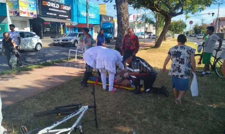 Idoso é atropelado por moto na avenida Abrahão Brickmann; assista 