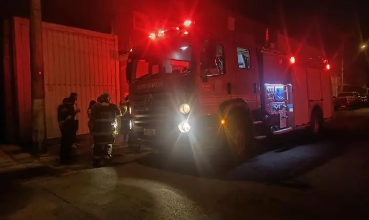 Incêndio em fábrica de chapéus mobiliza bombeiros e brigadistas