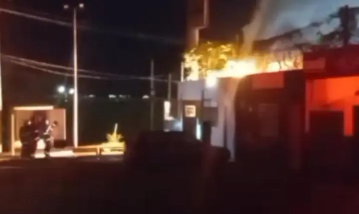 Incêndio em posto de combustíveis mobiliza Corpo de Bombeiros 