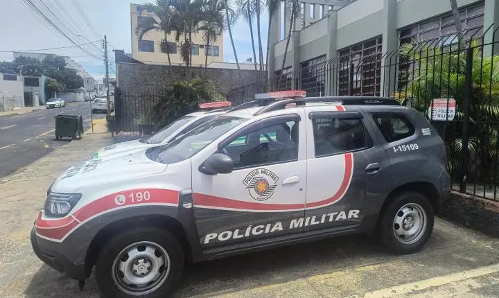 Jovem agride funcionário de loja após suspeita de traição da companheira