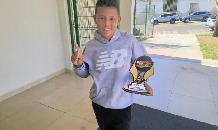 Menino conquista 1º lugar em etapa de motocross disputada em MG 