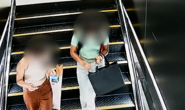 Mulheres são detidas por furtar maquiagens em loja no Centro 