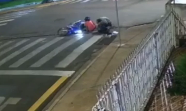 Homem é acusado de furtar carteira de motociclista vítima de acidente 