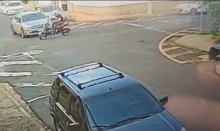 Homem passa direto em 
