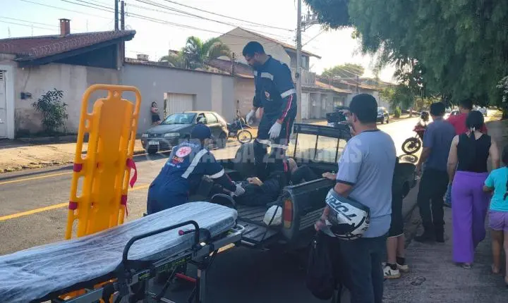 Motociclista bate na traseira de Pampa e vai parar na carroceria do veículo