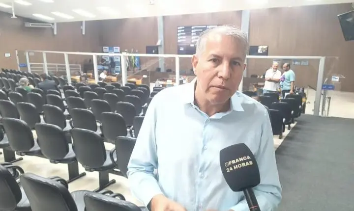 Lei prevê multa de R$ 8 mil para candidato que jogar santinhos em escolas