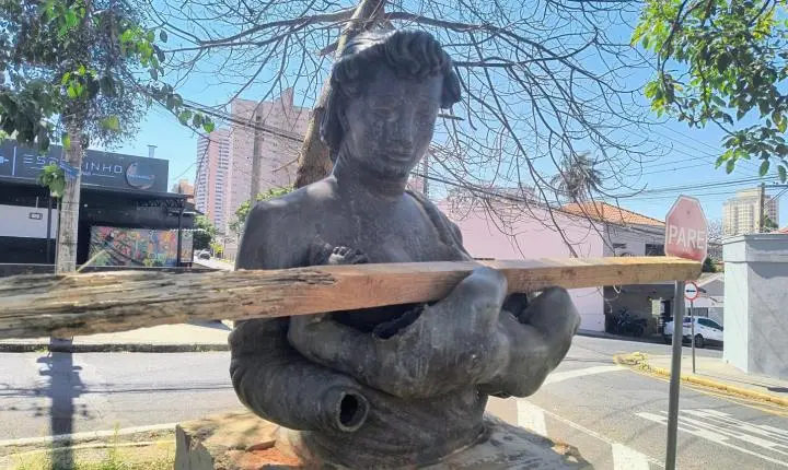 Monumento “A Mãe” sofre novo ataque e tem cabeça do bebê furtada
