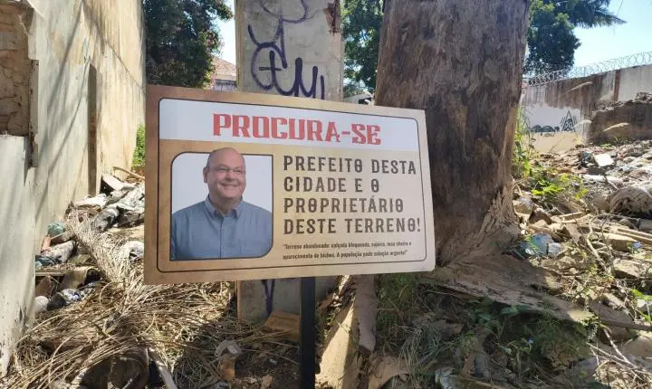 Moradores e comerciantes protestam contra casa abandonada no Centro 