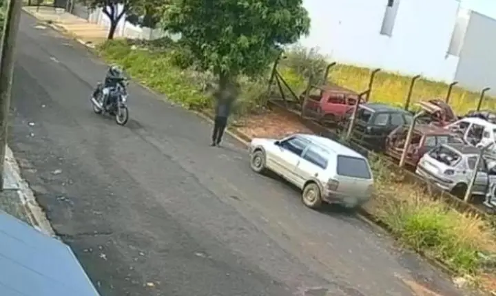 Motociclista armado assalta pedestre e leva joias no Jardim Piratininga
