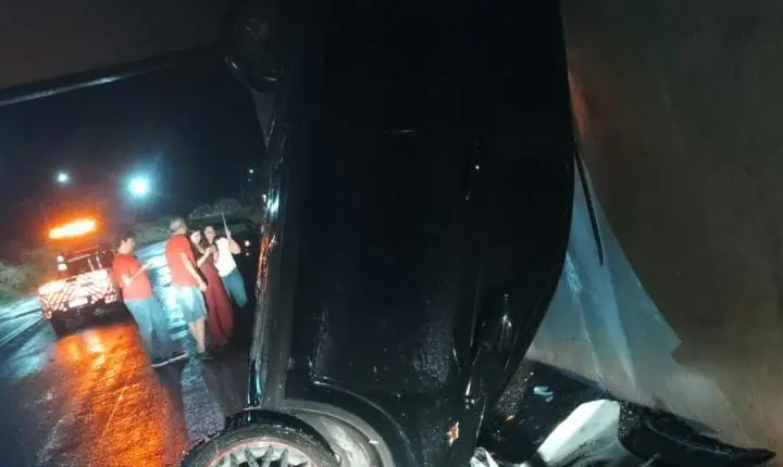 Motorista fica ferido após carro cair de pontilhão em São Joaquim da Barra